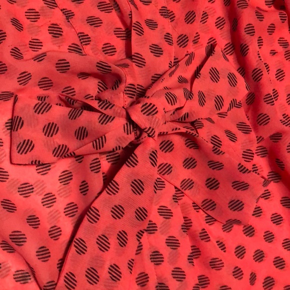 Coral polka dot blouse with bow detail size XL - Picture 3 of 3